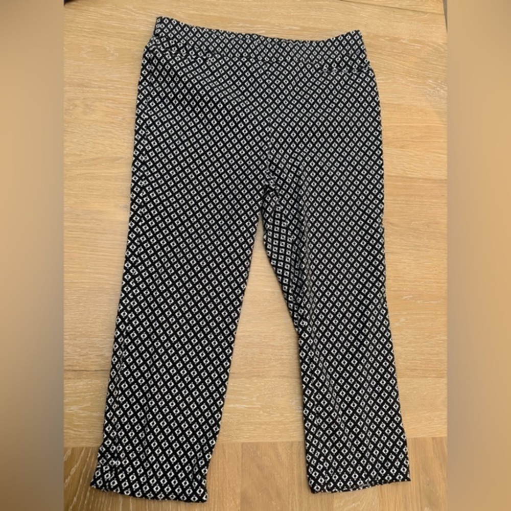 Chico's Black and White Patterned Capris Pants Capris